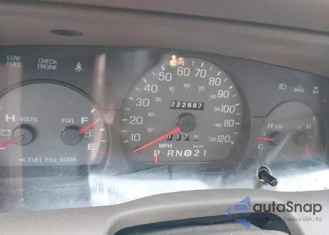 2003 Mercury Grand Marquis Gs z USA, uszkodzony, nr VIN 2MEFM74W33X669048